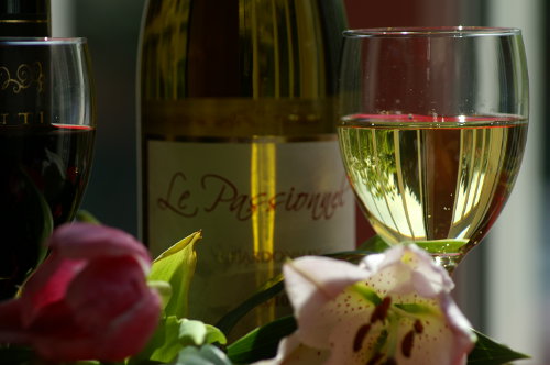 Verres et fleur